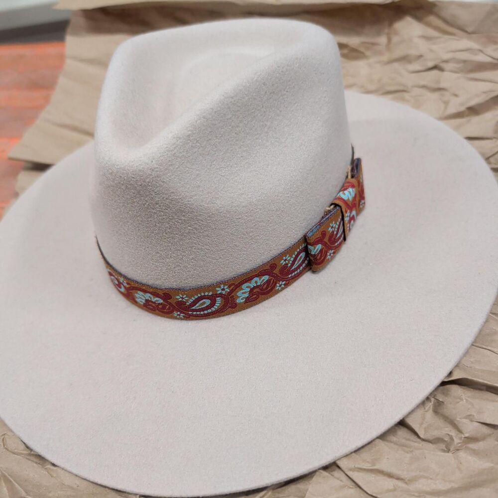 Twister Women's White and Cream Hat